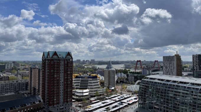 Het uitzicht vanaf de Laurenstoren van de Laurenskerk in Rotterdam