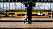 Een vrijwel leeg station op Rotterdam Centraal in verband met NS-stakingen. - Foto: ANP