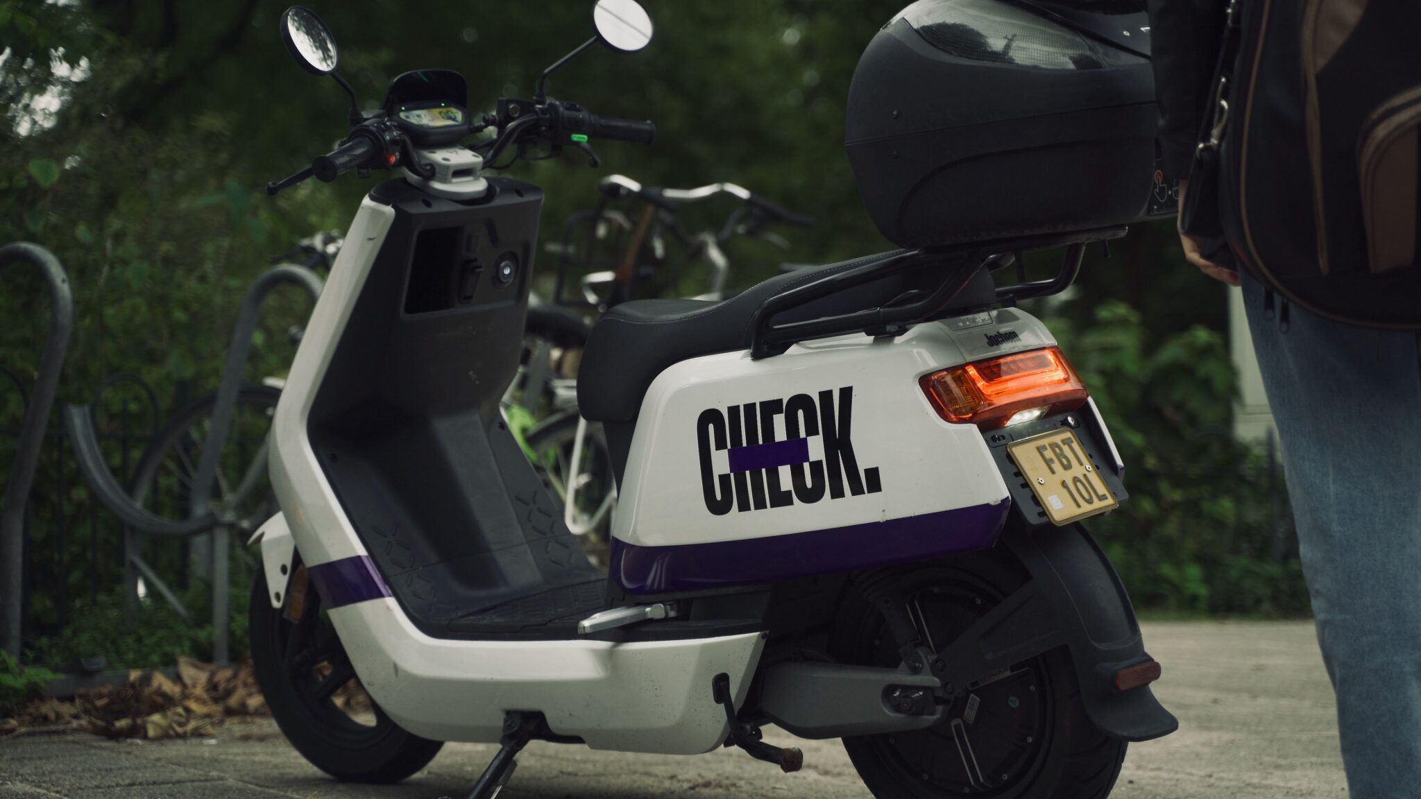 Vanaf januari is een helm verplicht dit betekent het voor deelscooters