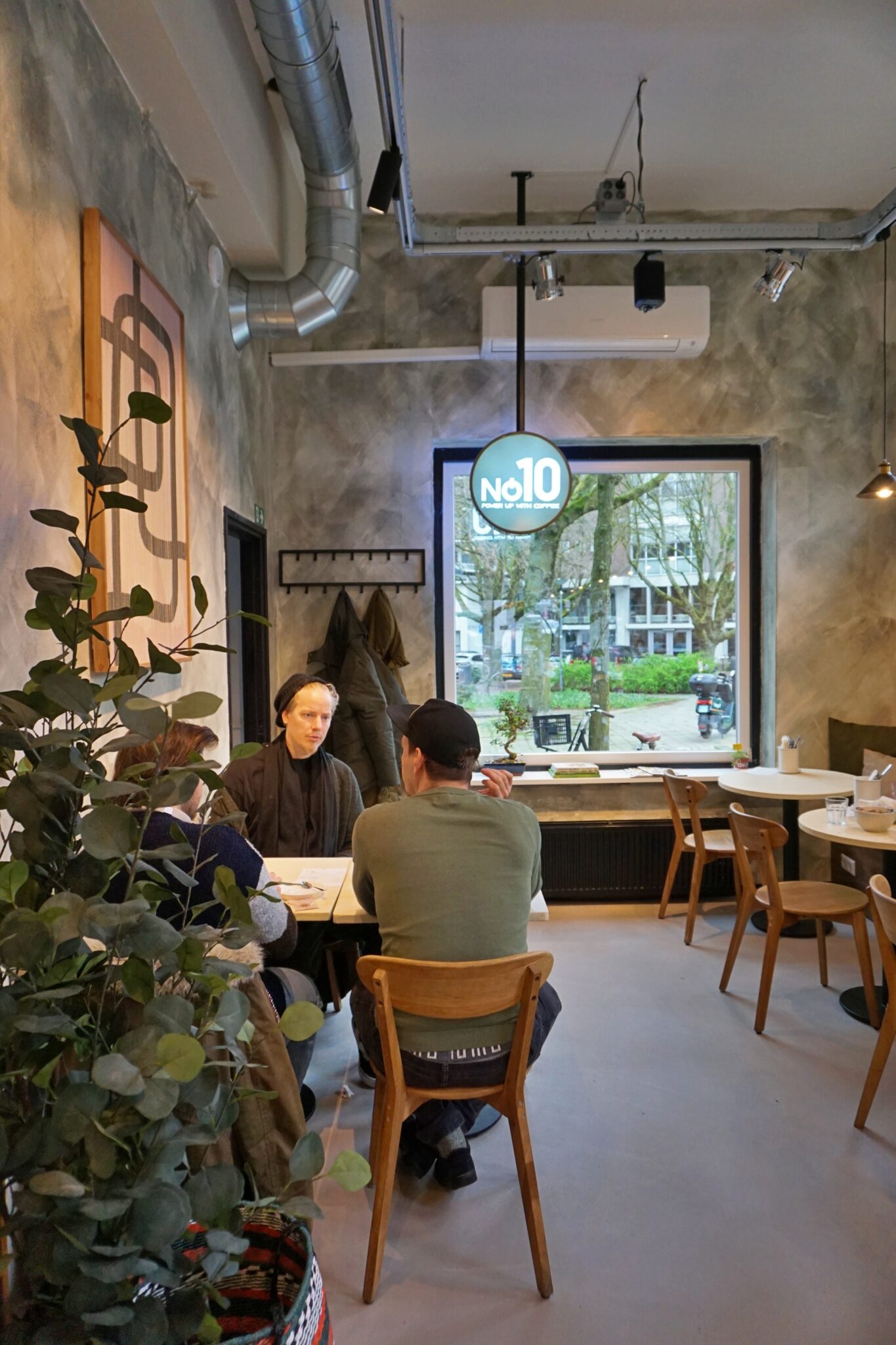 Koffie en tosti's No 10 is nieuw op de Hoogstraat