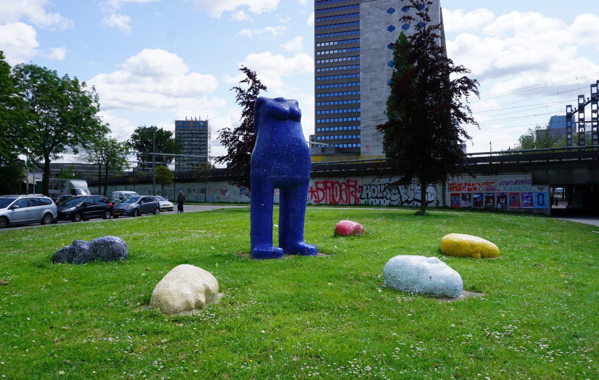 Mysterie: Waarom staat deze onthoofde blauwe vrouw in Noord?
