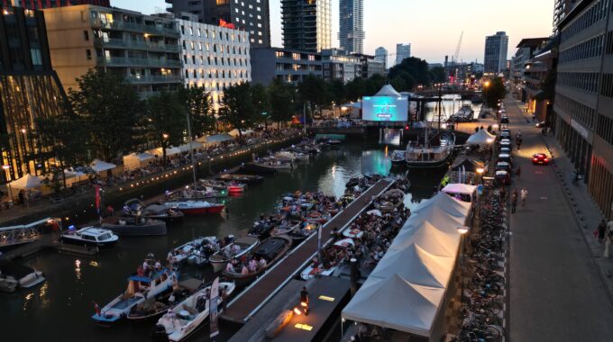 Floating cinema