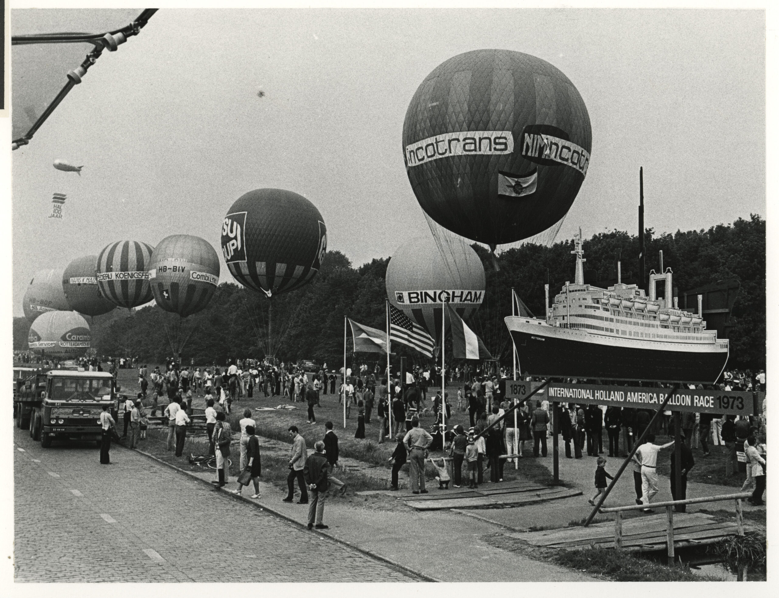 Wow! In 1973 was er een luchtballonrace in het Kralingse Bos