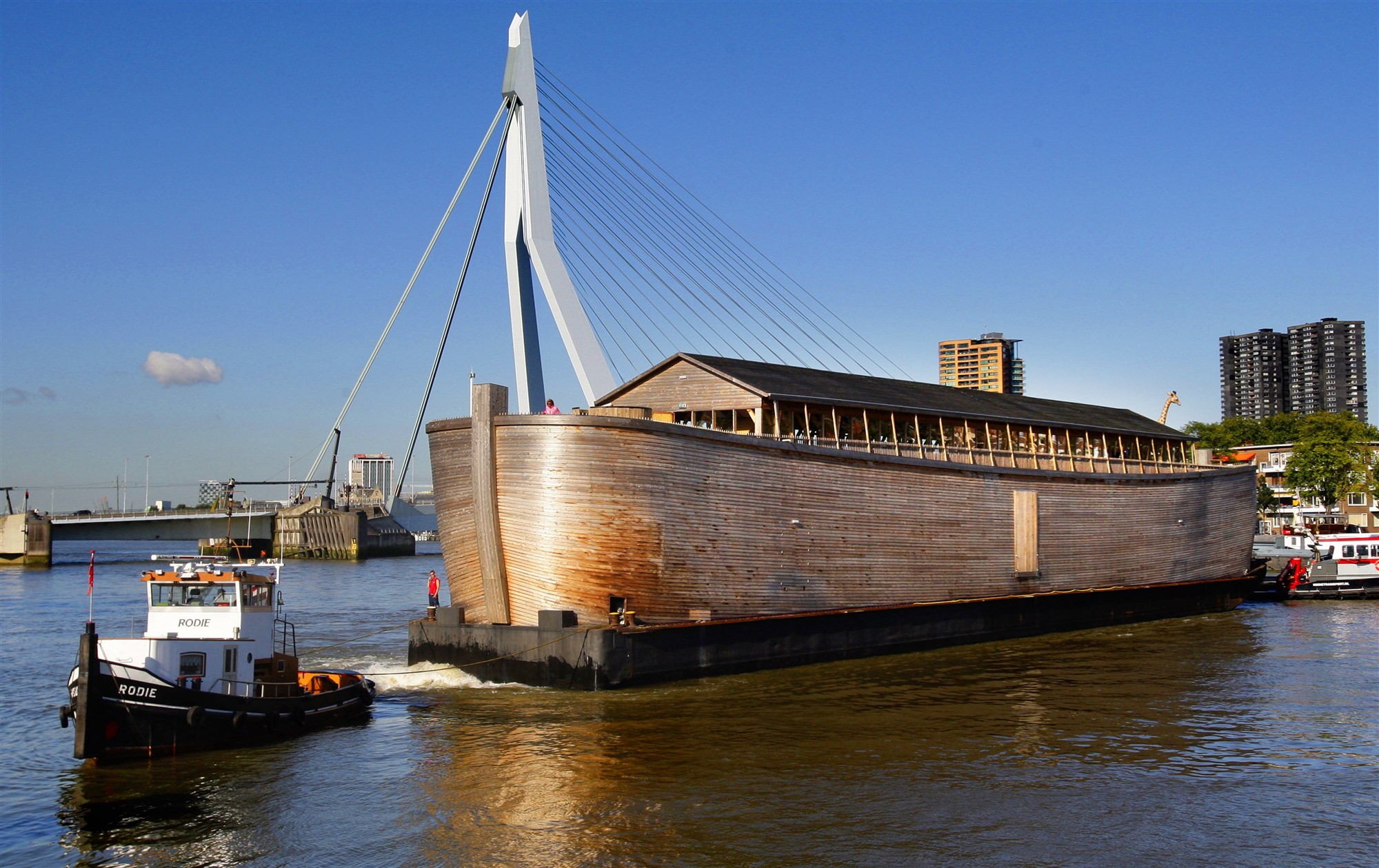 Huh? In 2007 voer de ark van Noach door Rotterdam