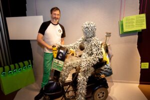 Kunstwerk lachgasman Eric Albas Museum Rotterdam