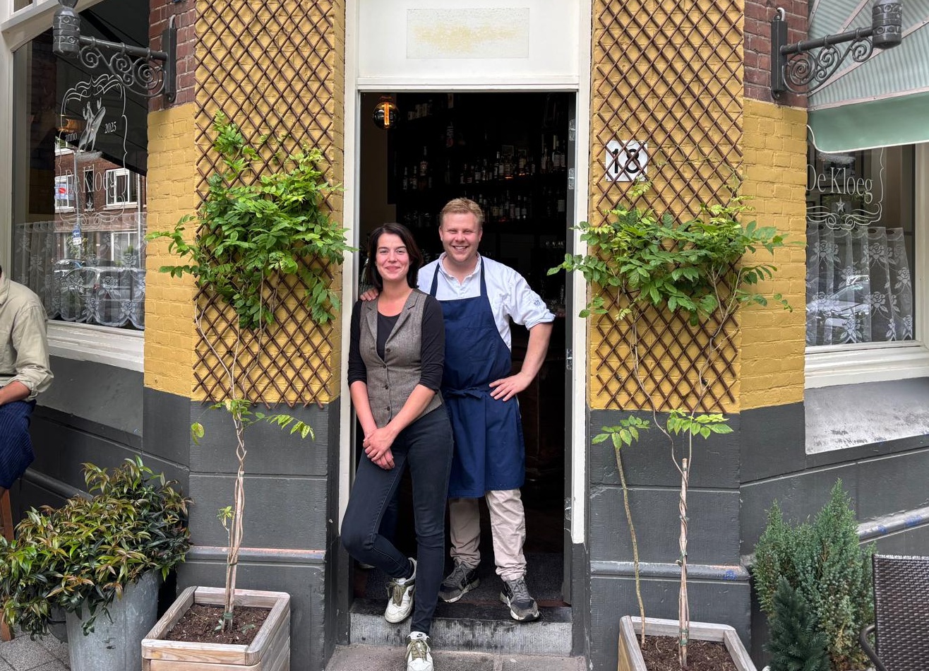 Huisgemaakte loempia’s en lokale bieren: op bezoek bij café De Kloeg in Kralingen