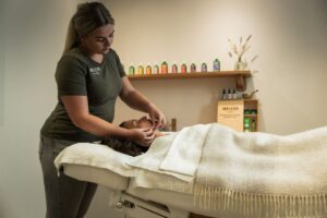 In de Weleda City Spa reserveer je de Anti-age behandeling bindweefsel kaaklijn
