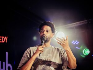 Joël Gideon, comedian bij Club Haug