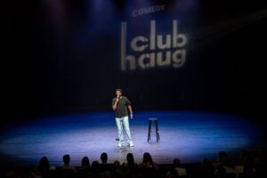 Joël Gideon, comedian bij Club Haug