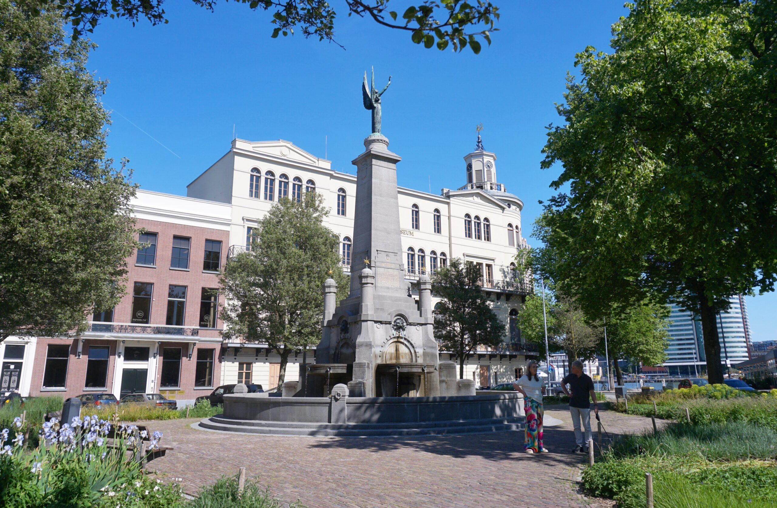 Mysterie opgelost: daarom staat er een obelisk voor het Wereldmuseum