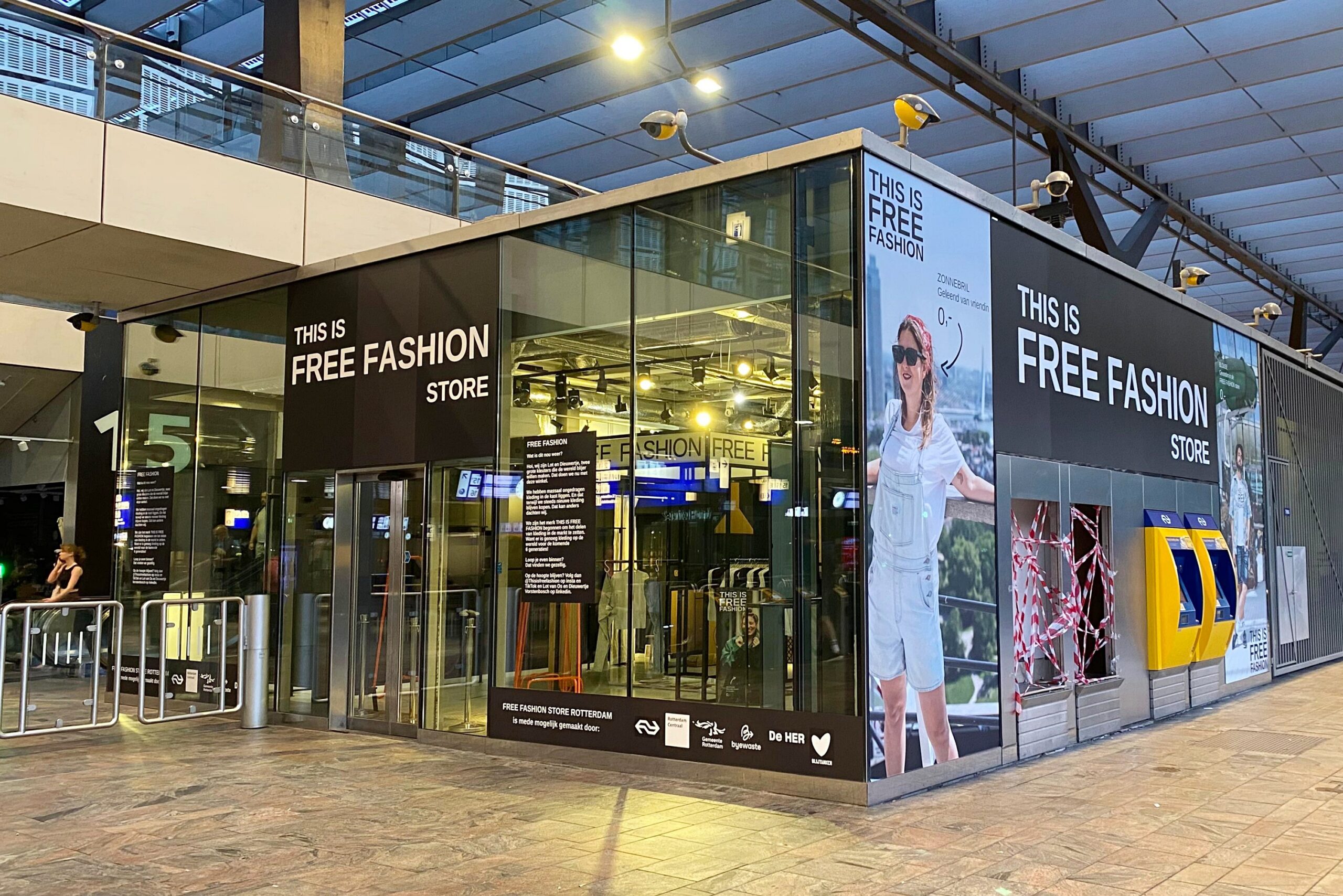 Bij deze pop-upwinkel op Rotterdam Centraal shop je gratis kleding