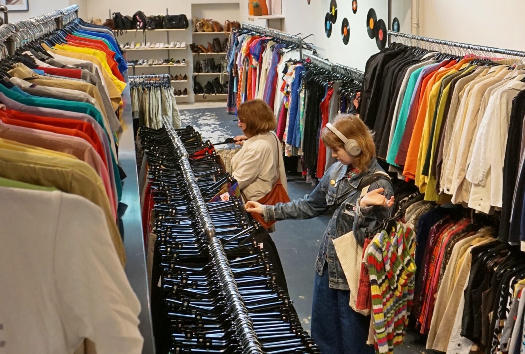 Vintagelovers opgelet! Deze tweedehandskledingwinkel opent op de Pannekoekstraat