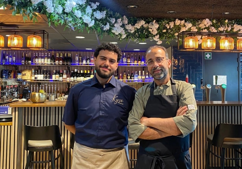 Dimas (21) opent zijn eigen restaurant in Rotterdam: ‘Shared dining en live jazzmuziek’