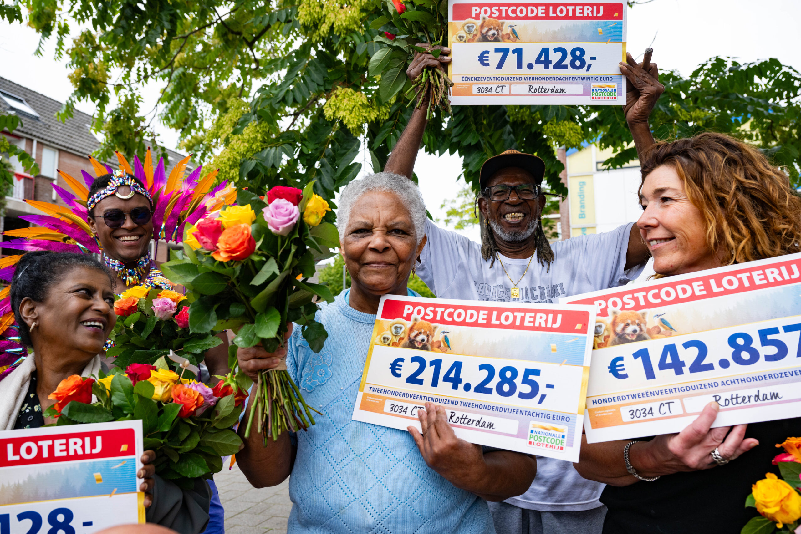 Rotterdamse buren verdelen 1 miljoen euro van de Postcode Loterij