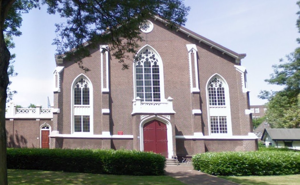 Vlakbij de Oude Kerk in Charlois staat een voormalige kleuterschool te koop