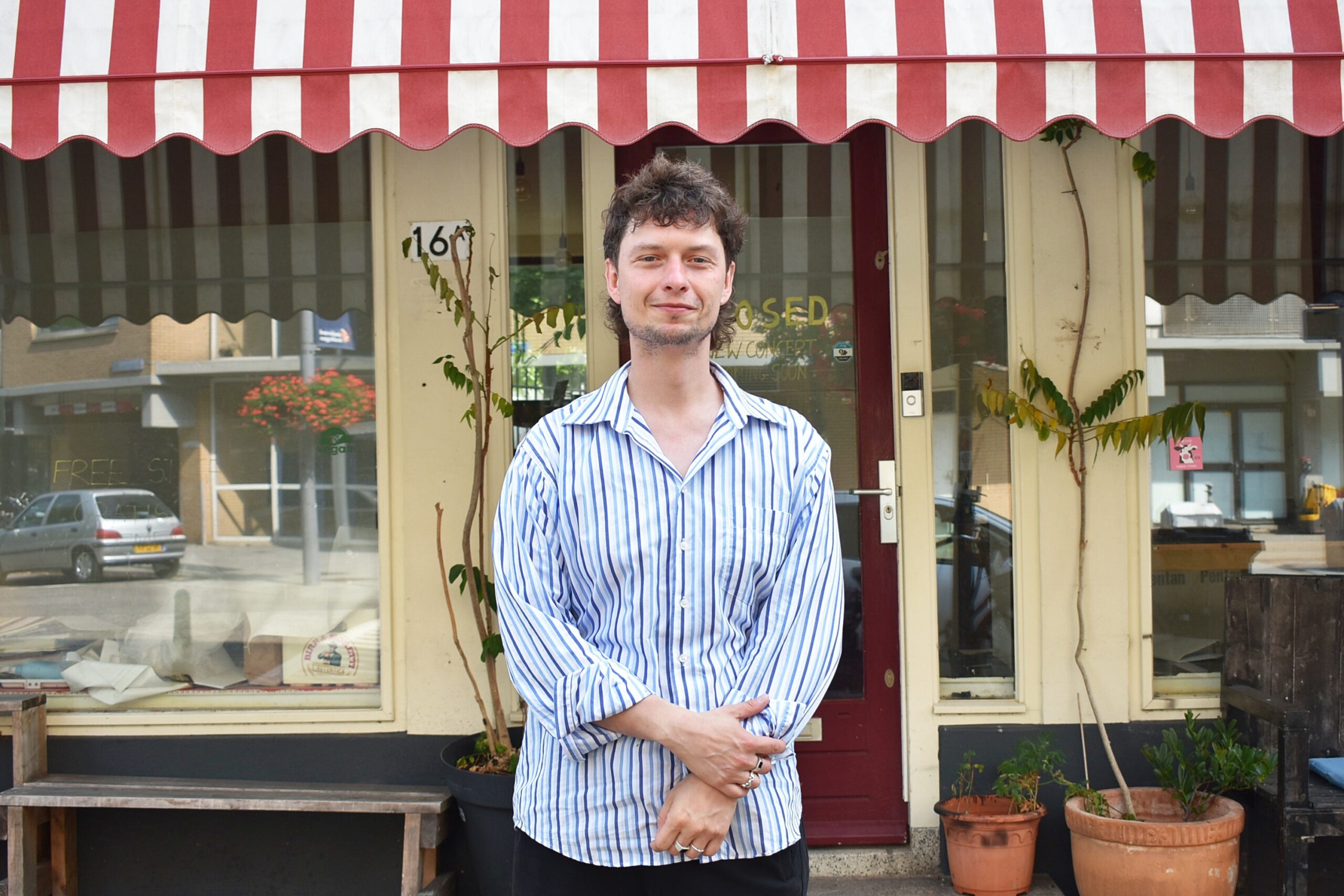Pawel opent een Pools buurtcafé in Kralingen: ‘Er staat altijd pierogi op het menu’