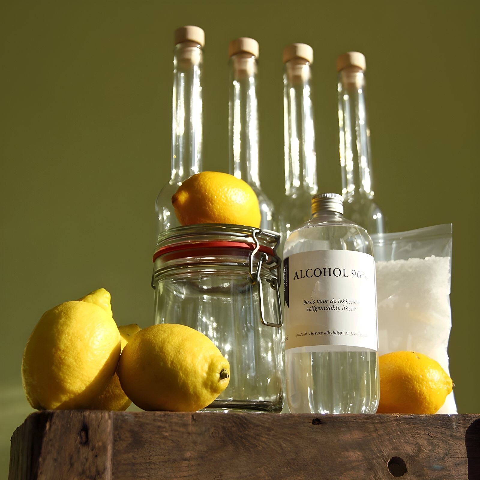 Salute! Zelf limoncello maken was nog nooit zo handig (én leuk)