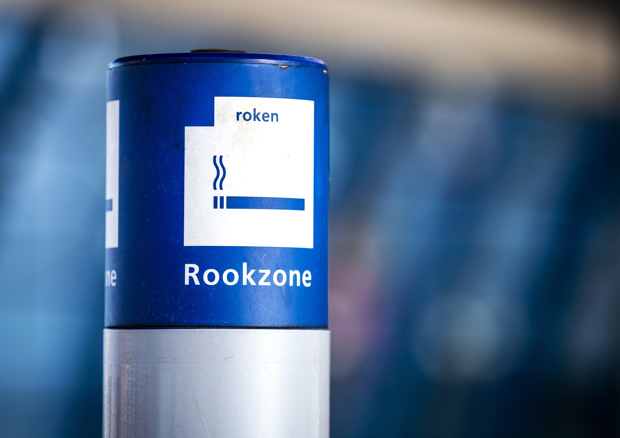 Peukie op het perron? Al zo lang is dat verboden op stations in Rotterdam