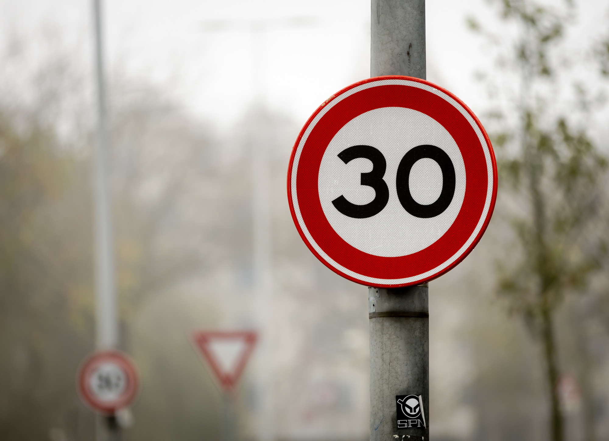 In 115 Rotterdamse straten geldt straks een maximumsnelheid van 30 km/uur