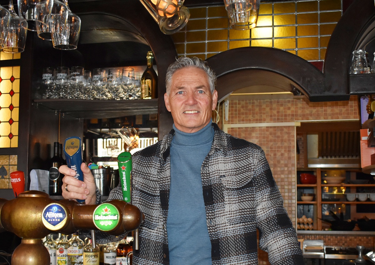 Ron runt al 40 jaar Café Postiljon: ‘Vroeger gingen we op wintersport met onze vaste gasten’