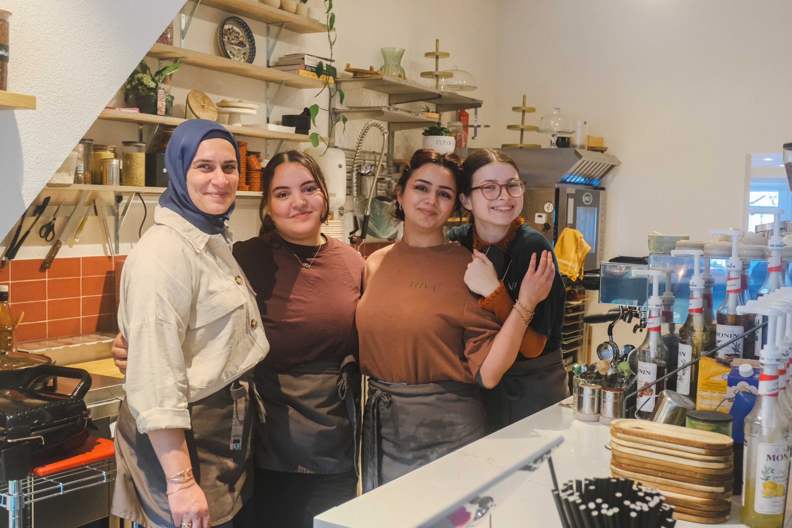 Havva opent Café Yûva in Schiedam: ‘De chicken crunch is de publiekslieveling’