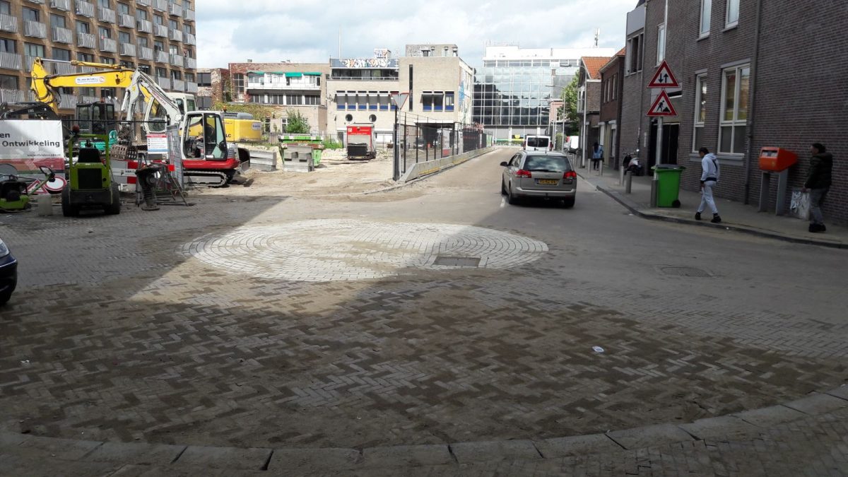 Hé, de rotonde aan de Magazijnstraat gaat op de schop!
