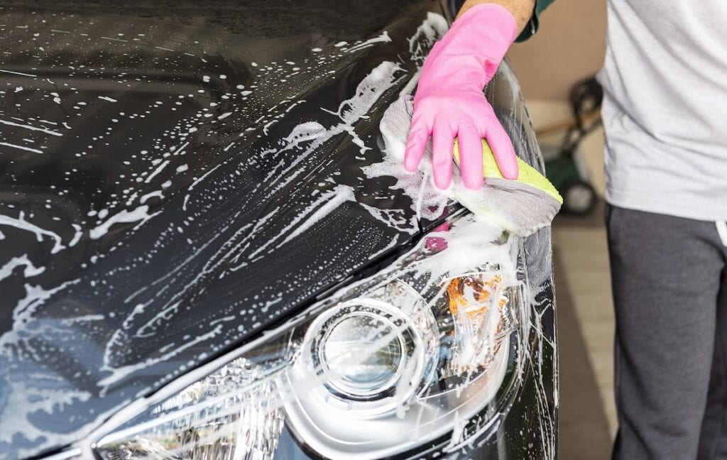 MAG DAT de auto op straat in Tilburg wassen? indebuurt Tilburg