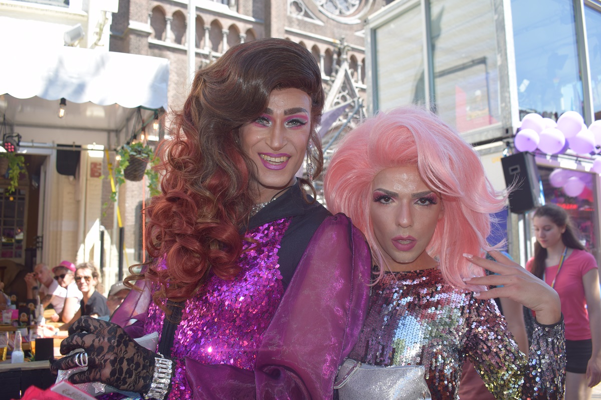 Drag kitchen