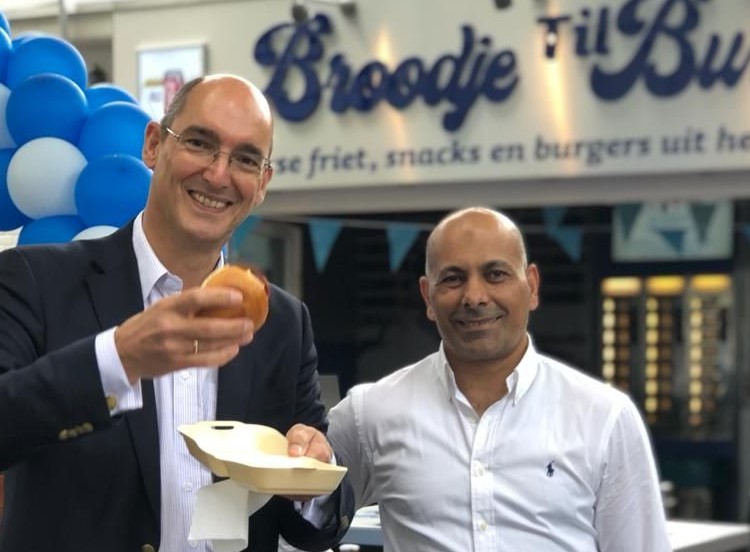 Ali van Broodje TilBurger: ‘Het wordt groter, lekkerder en beter!’