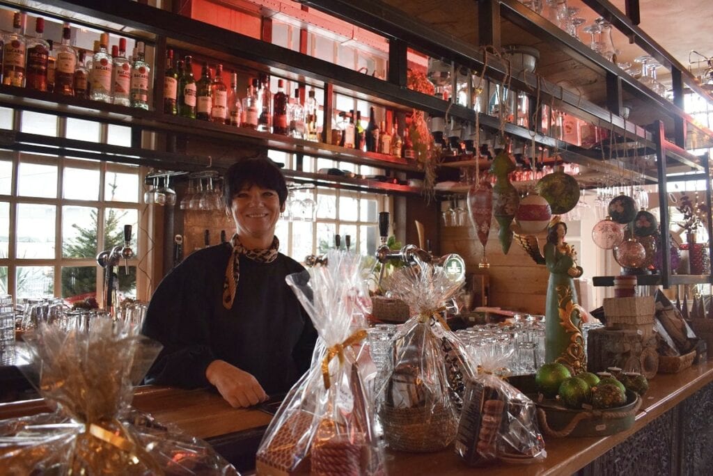 Gouden combinatie! Dit Tilburgse café opent een kerstwinkel indebuurt