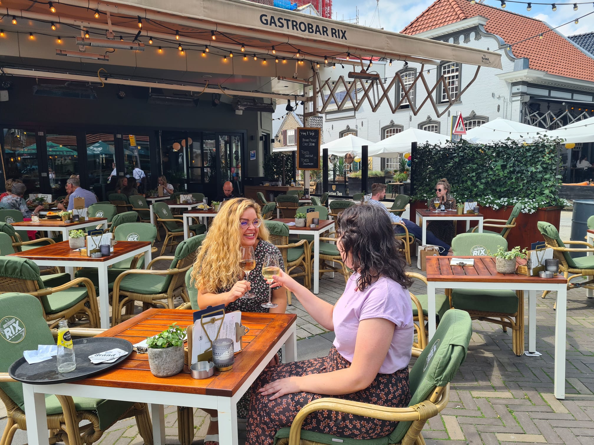 Dit is het verschil tussen bistro en brasserie indebuurt Tilburg