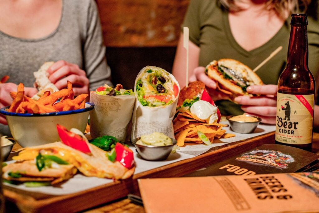 Beers & Barrels serveert binnenkort ook lunch en viert dat met een