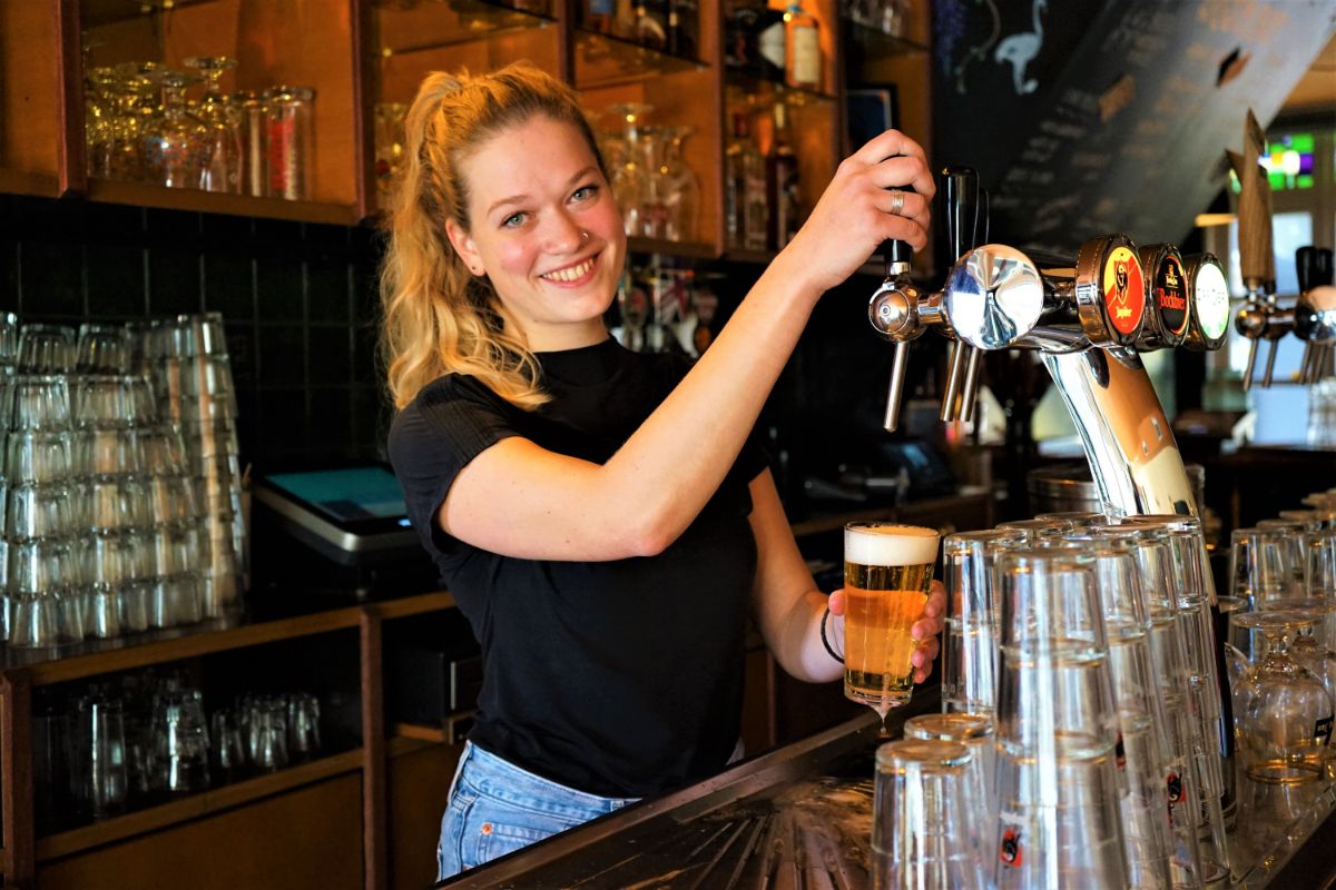 interview barvrouw anja café voortuin