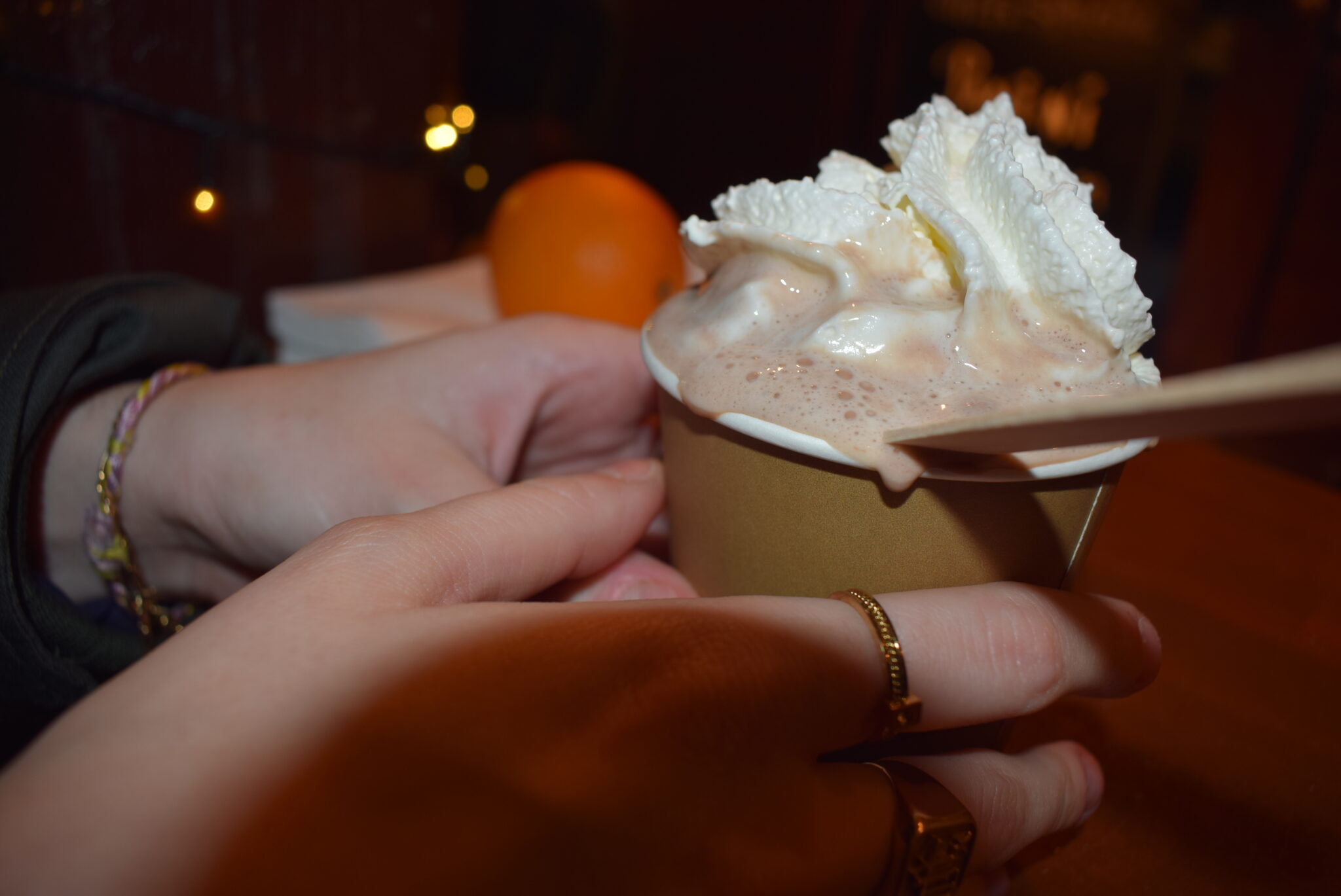 warme chocolademelk met slagroom
