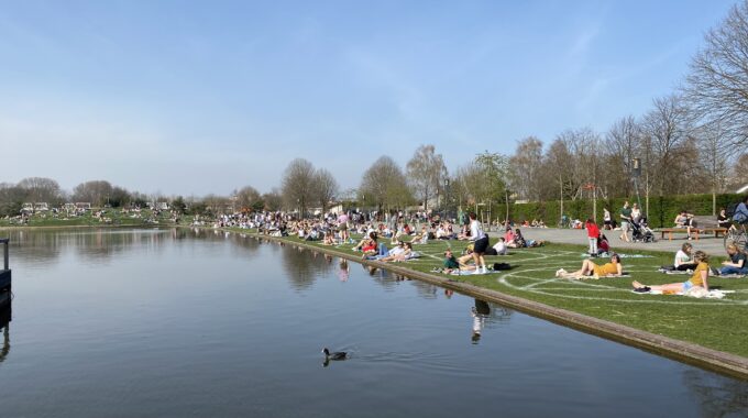 griftpark lente mensen druk utrecht