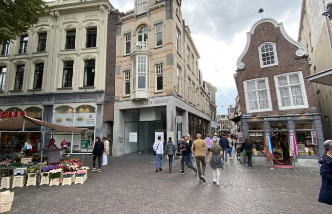 herfst 2021 mensen winkelen centrum utrecht
