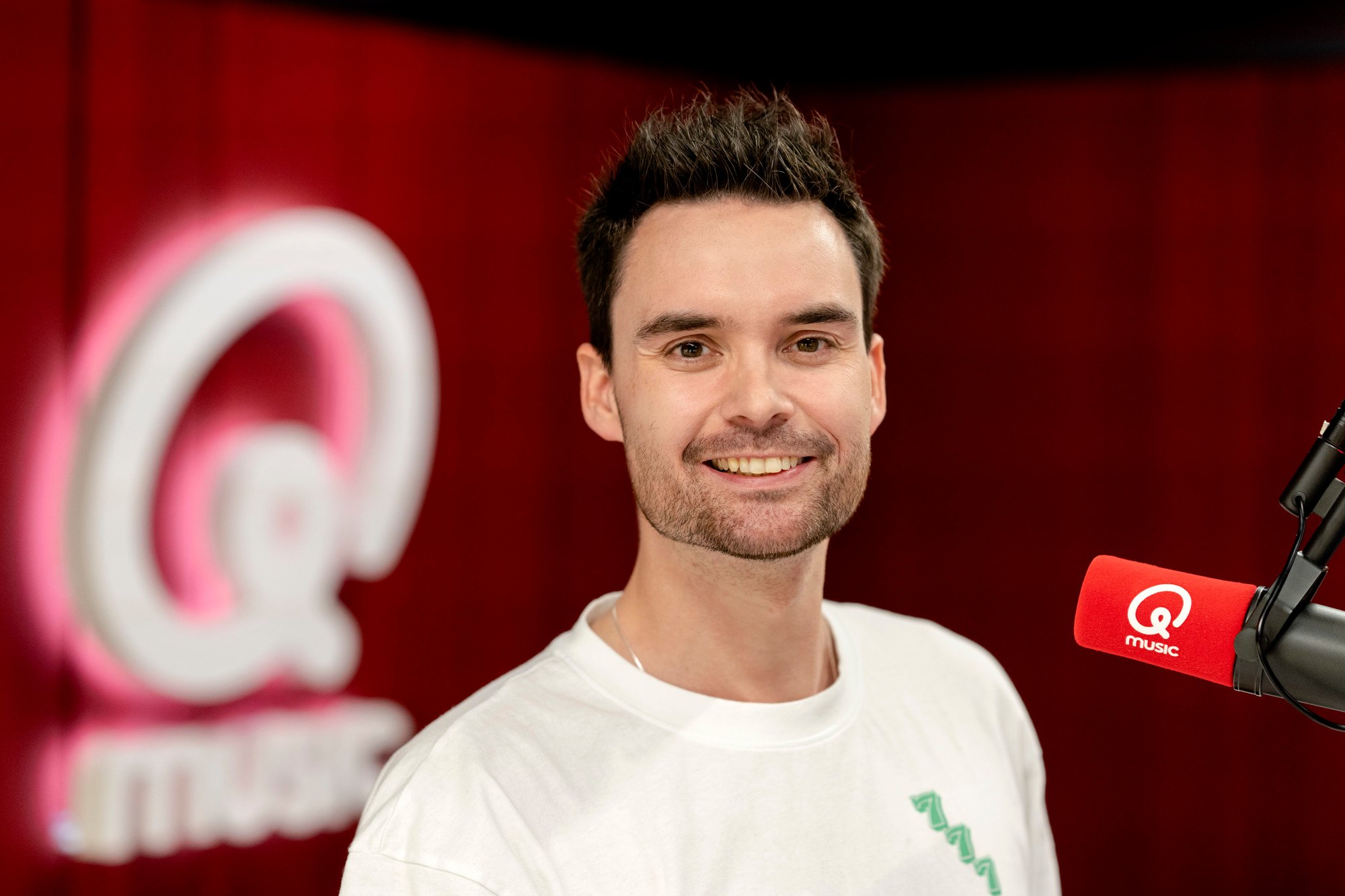 Babynieuws: radio-dj Domien Verschuuren deelt schattige foto met zijn zoon