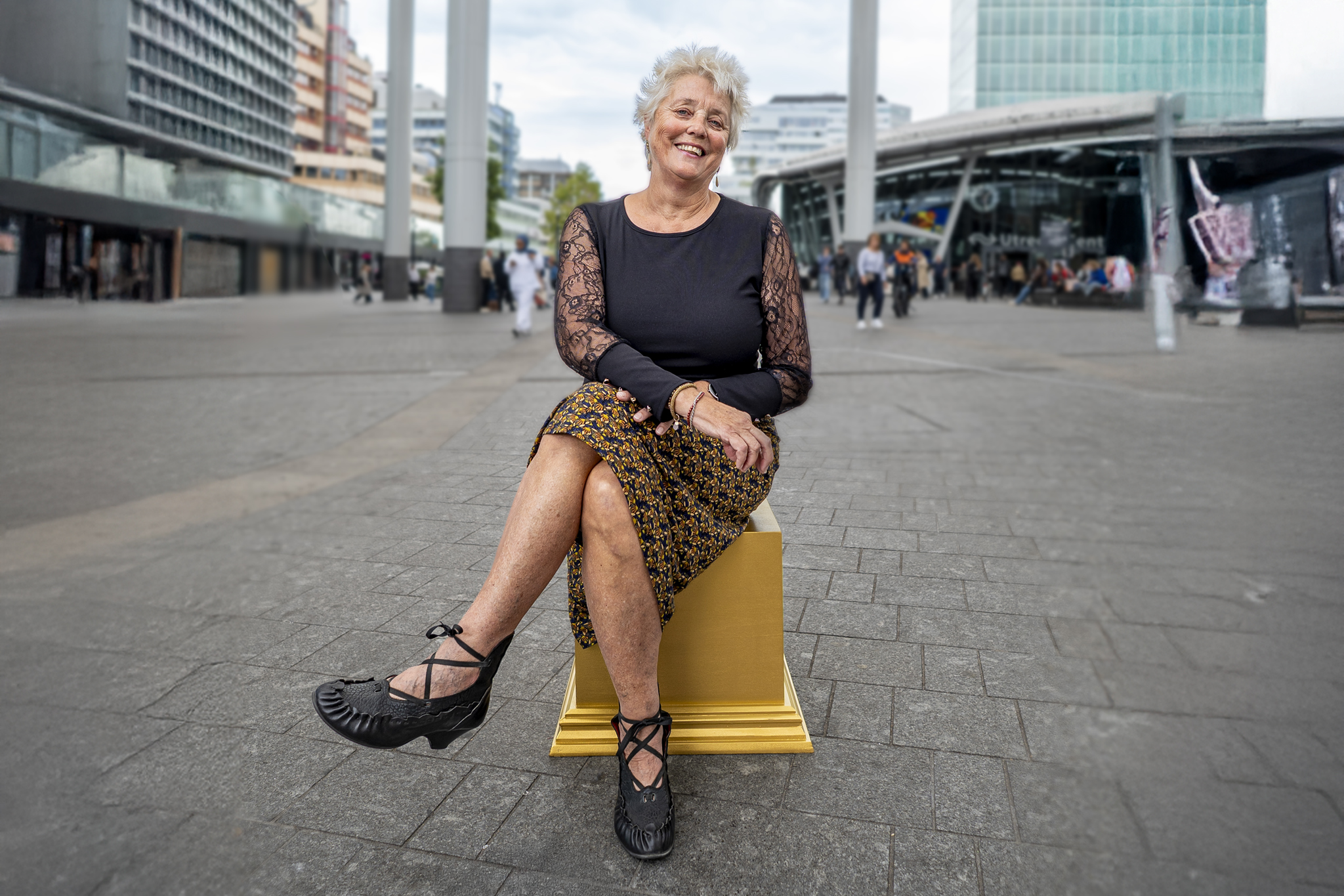 Wauw! Ellen (67) is de lijm van de Dichterswijk