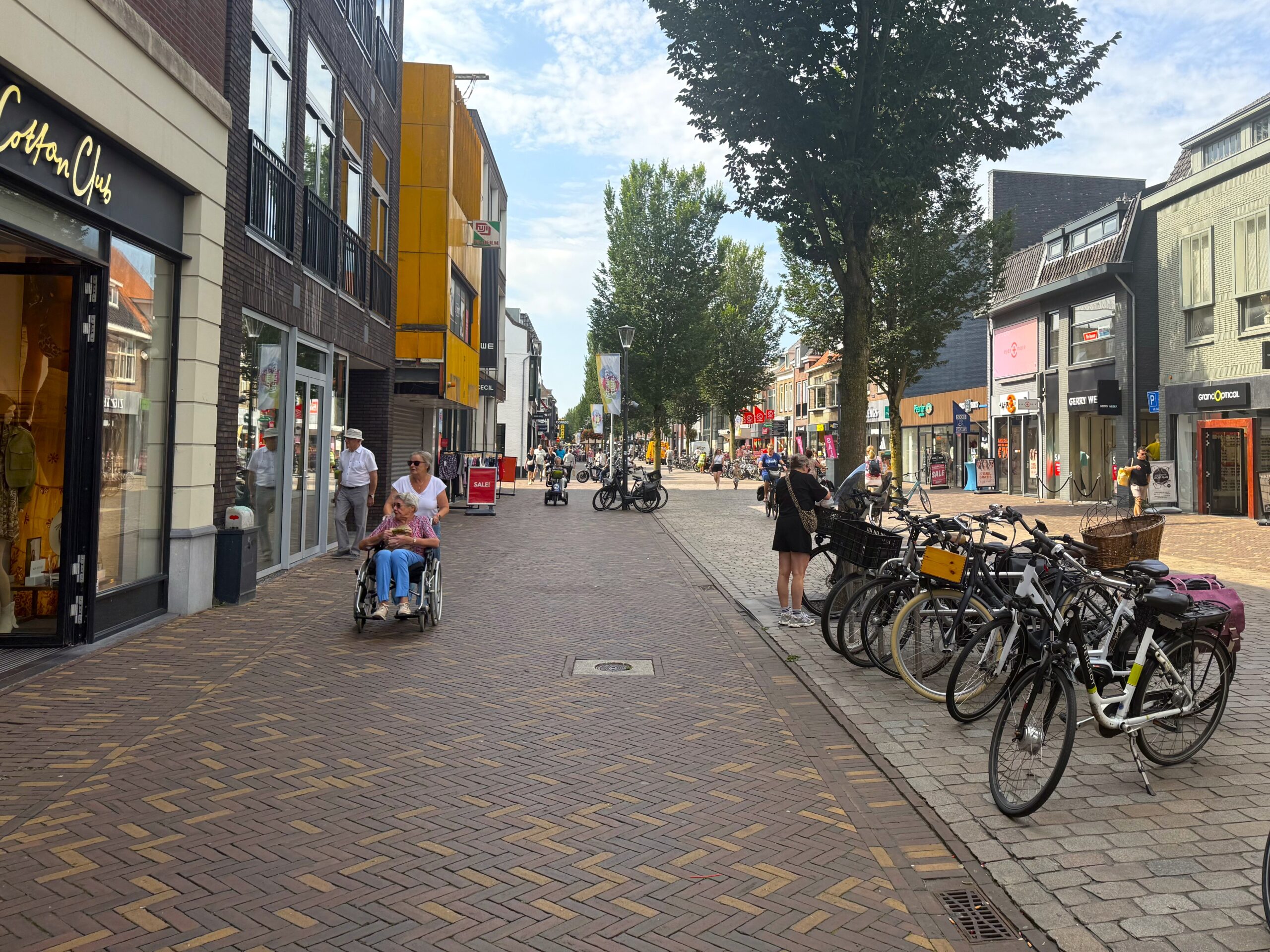 Denk jij vandaag meer paars op straat in Veenendaal te zien? Dit is de reden!