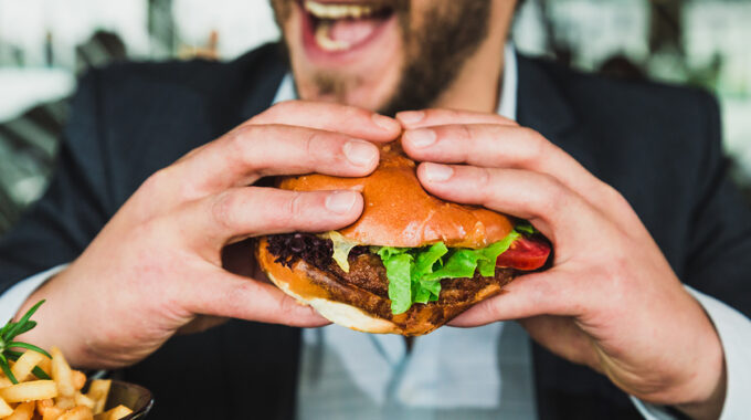 Hamburger eten in Vlaardingen
