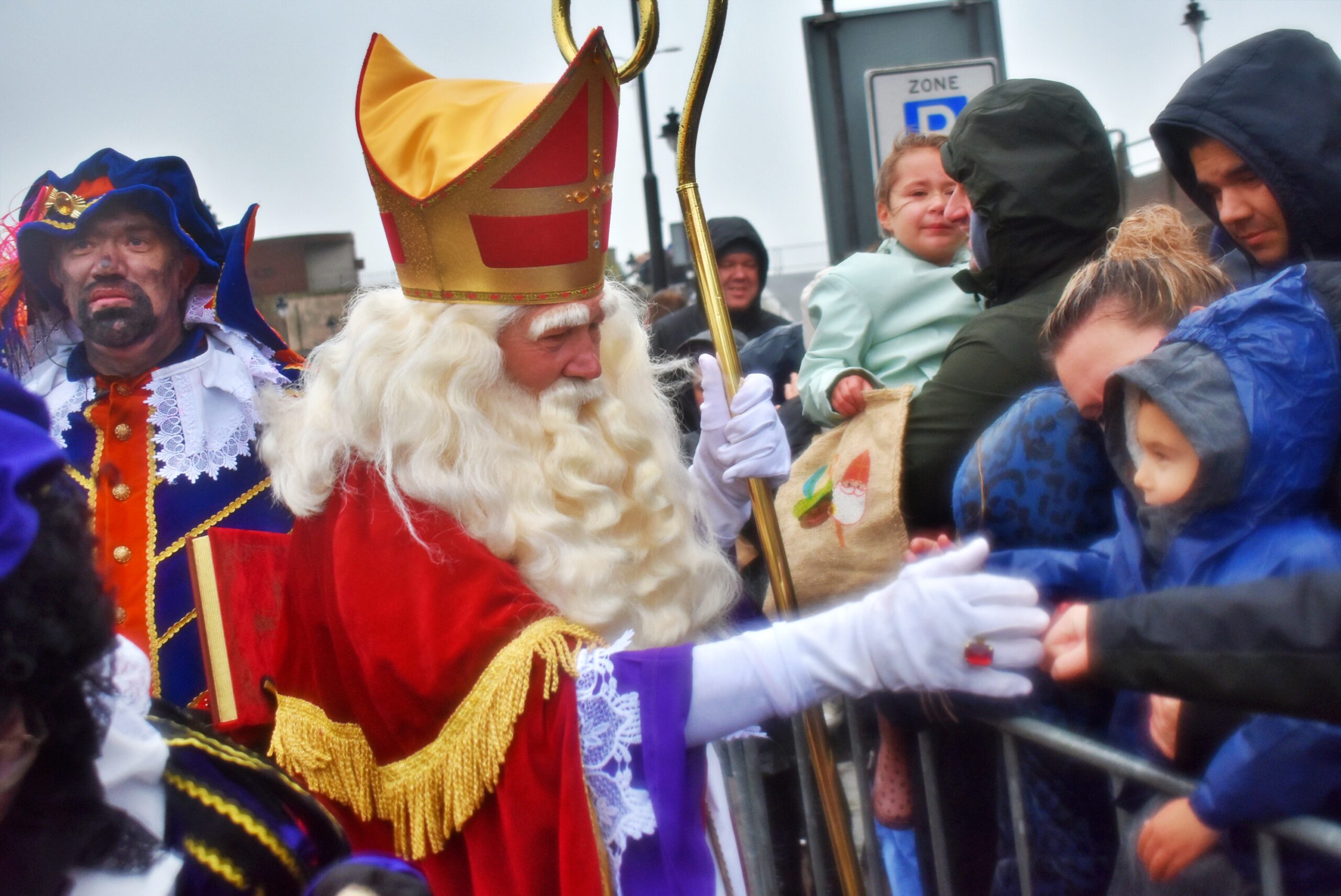 Maak de sinterklaasintocht in Vlissingen nog leuker met deze bingokaart