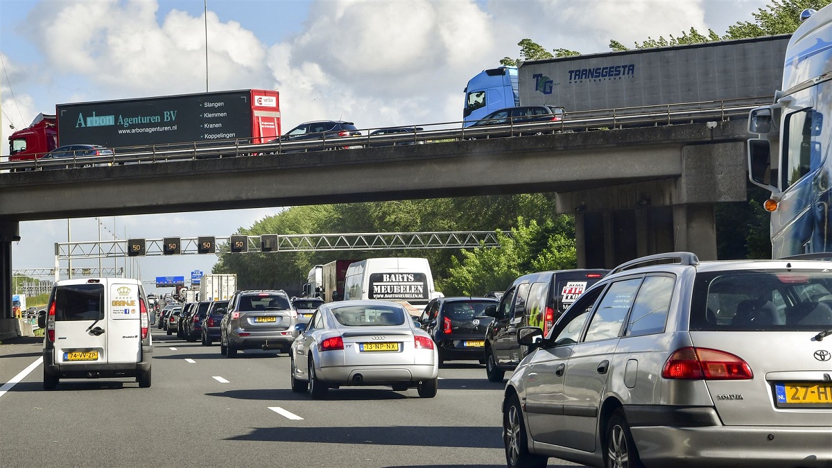 Op deze snelwegen in onze regio mag je straks ’s nachts nog wel 130 km per uur rijden Op deze snelwegen in onze regio mag je straks ’s nachts nog wel 130 km per uur rijden
