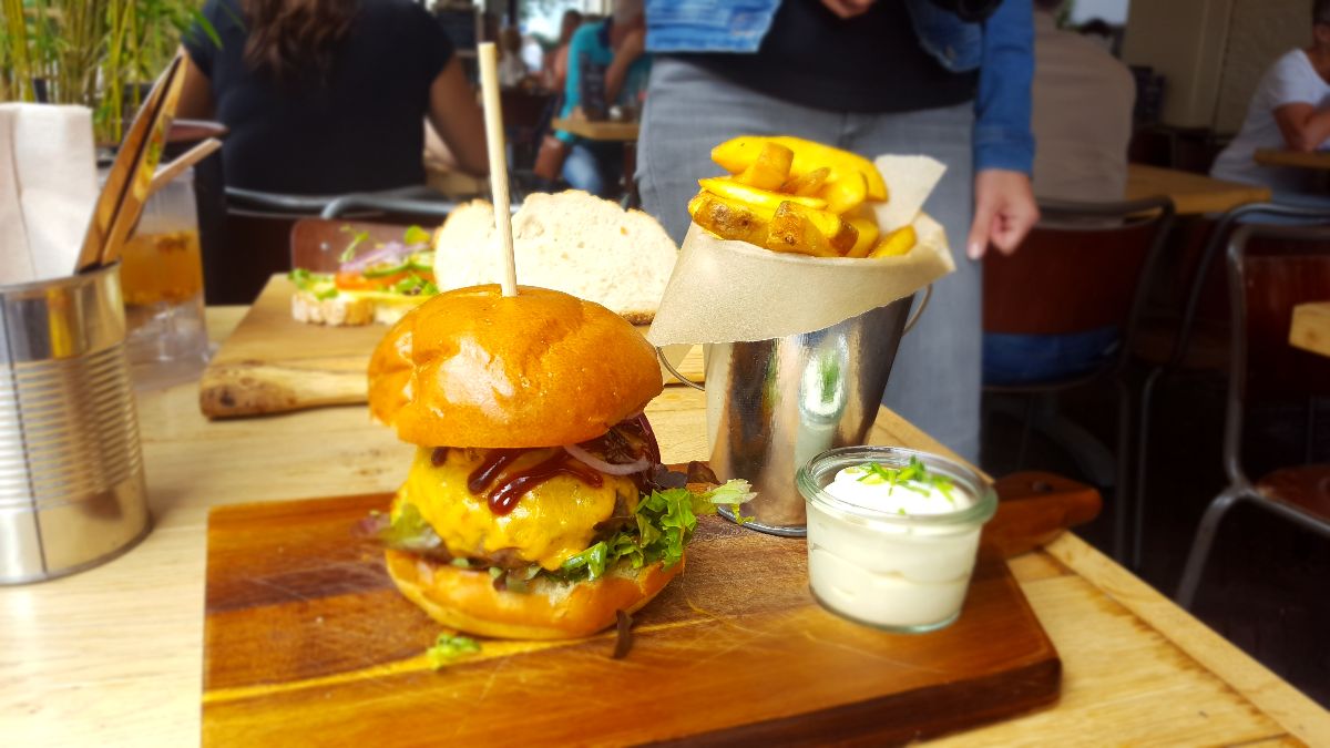 Lunchburger broodje Midas Woerden