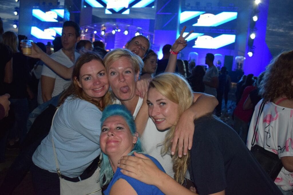 Foto's 90's on the beach Woerden