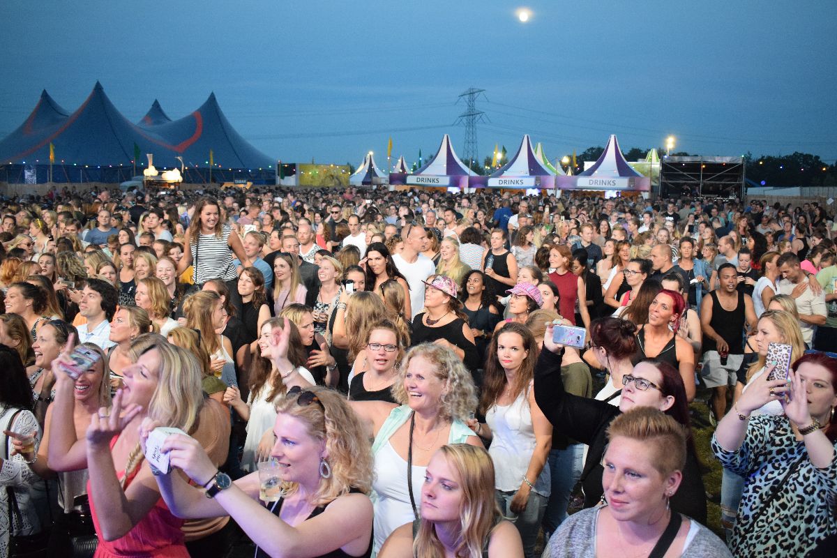 Foto's 90's on the beach Woerden 2017