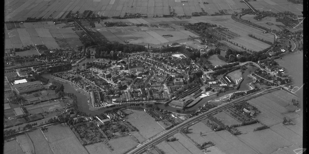 Oude luchtfoto Woerden