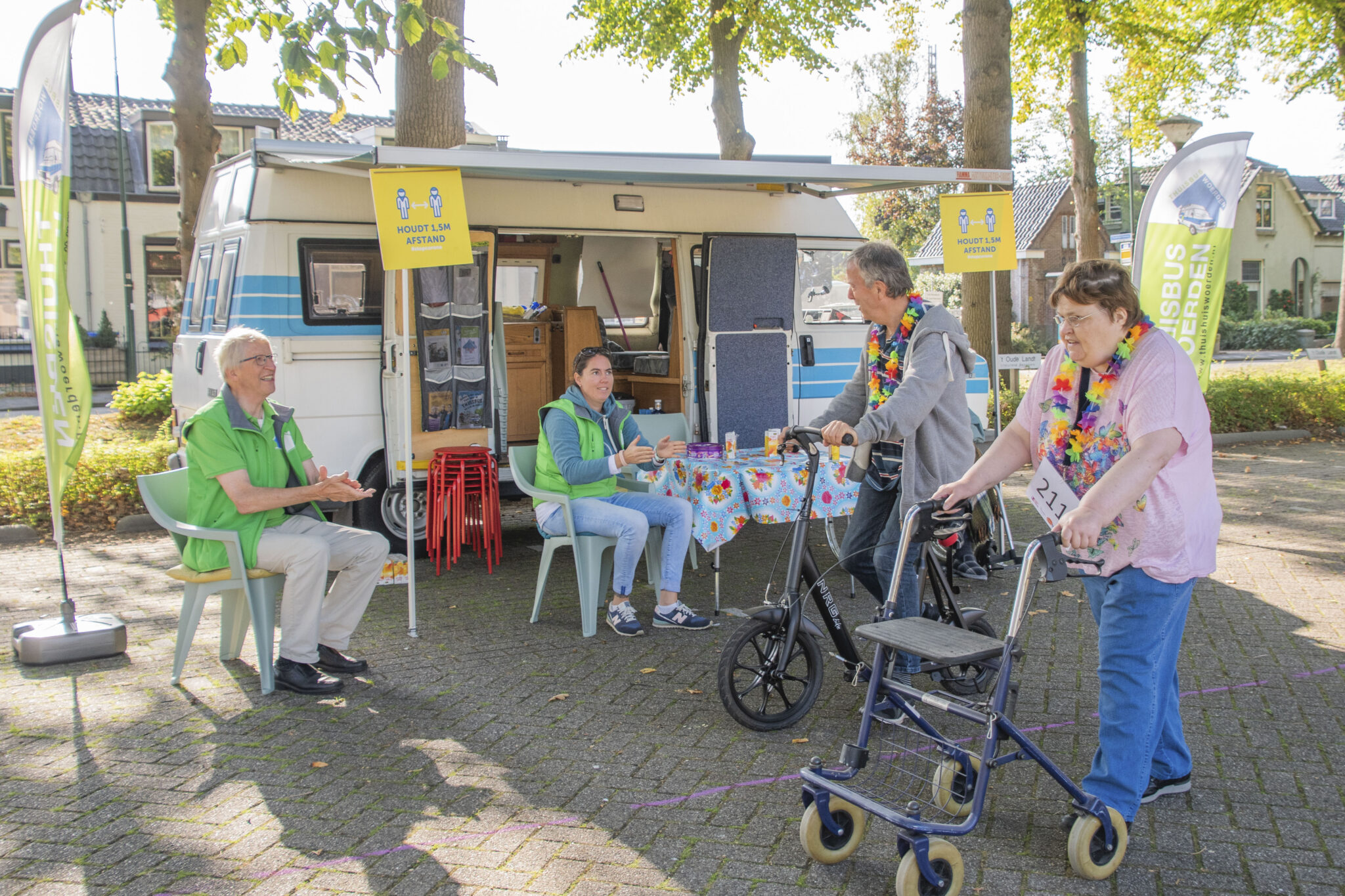 Fotomuur zo zag de eerste editie van de rollatorloop eruit