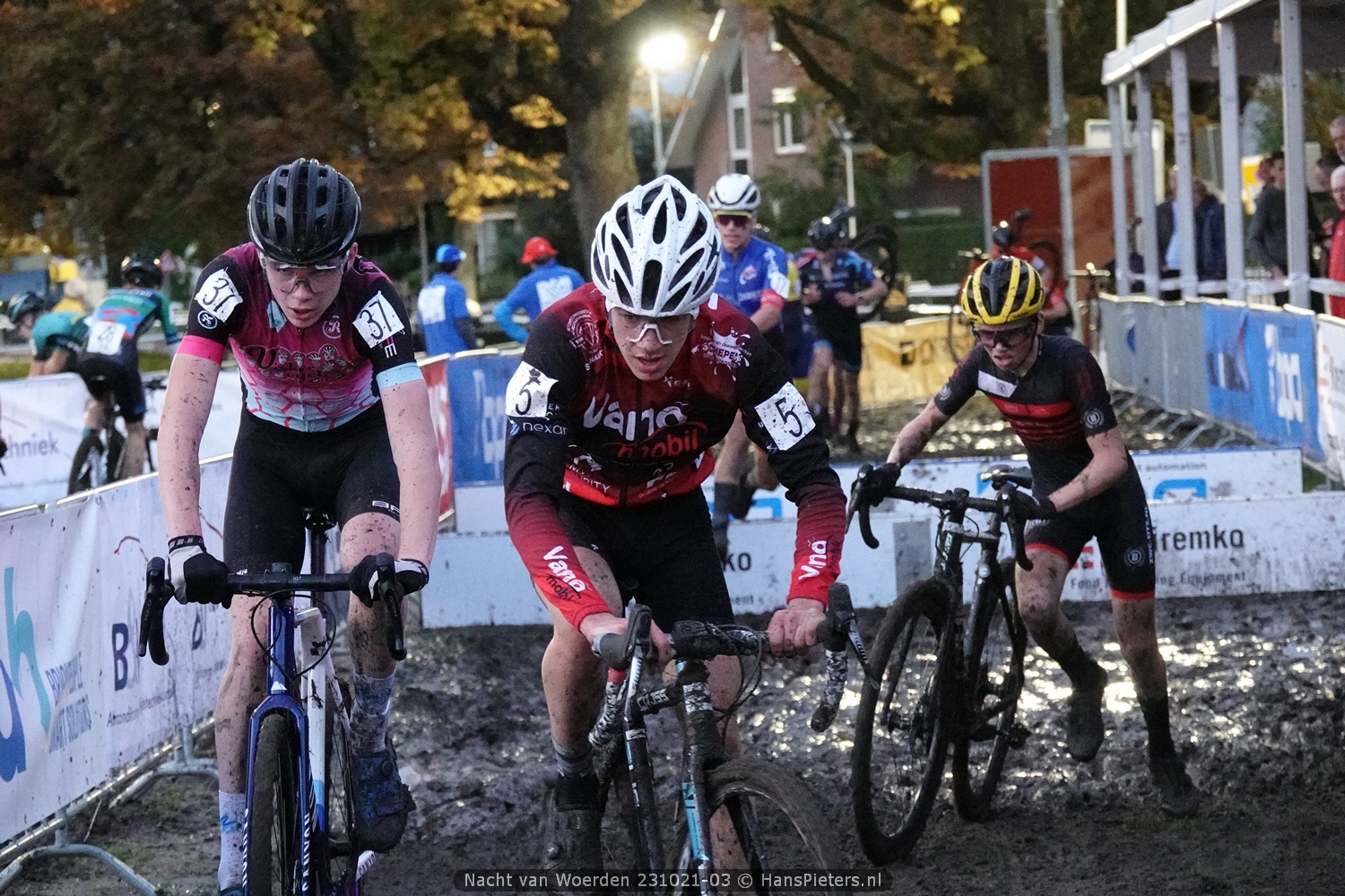 Volg de veldrijders van de Nacht van Woerden online via livestream