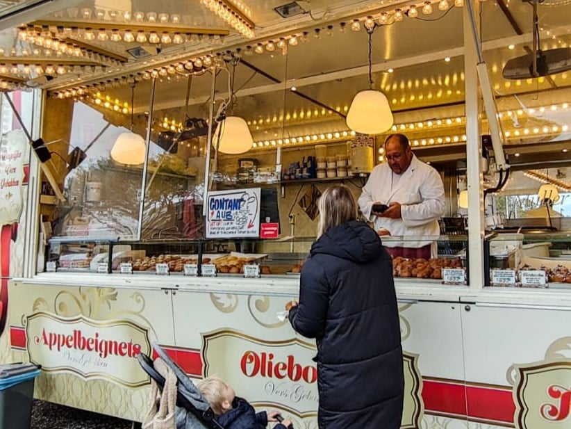 Gaan de oliebollen van Dennis weer viral? Op deze dag opent de gebakkraam op de Westdam
