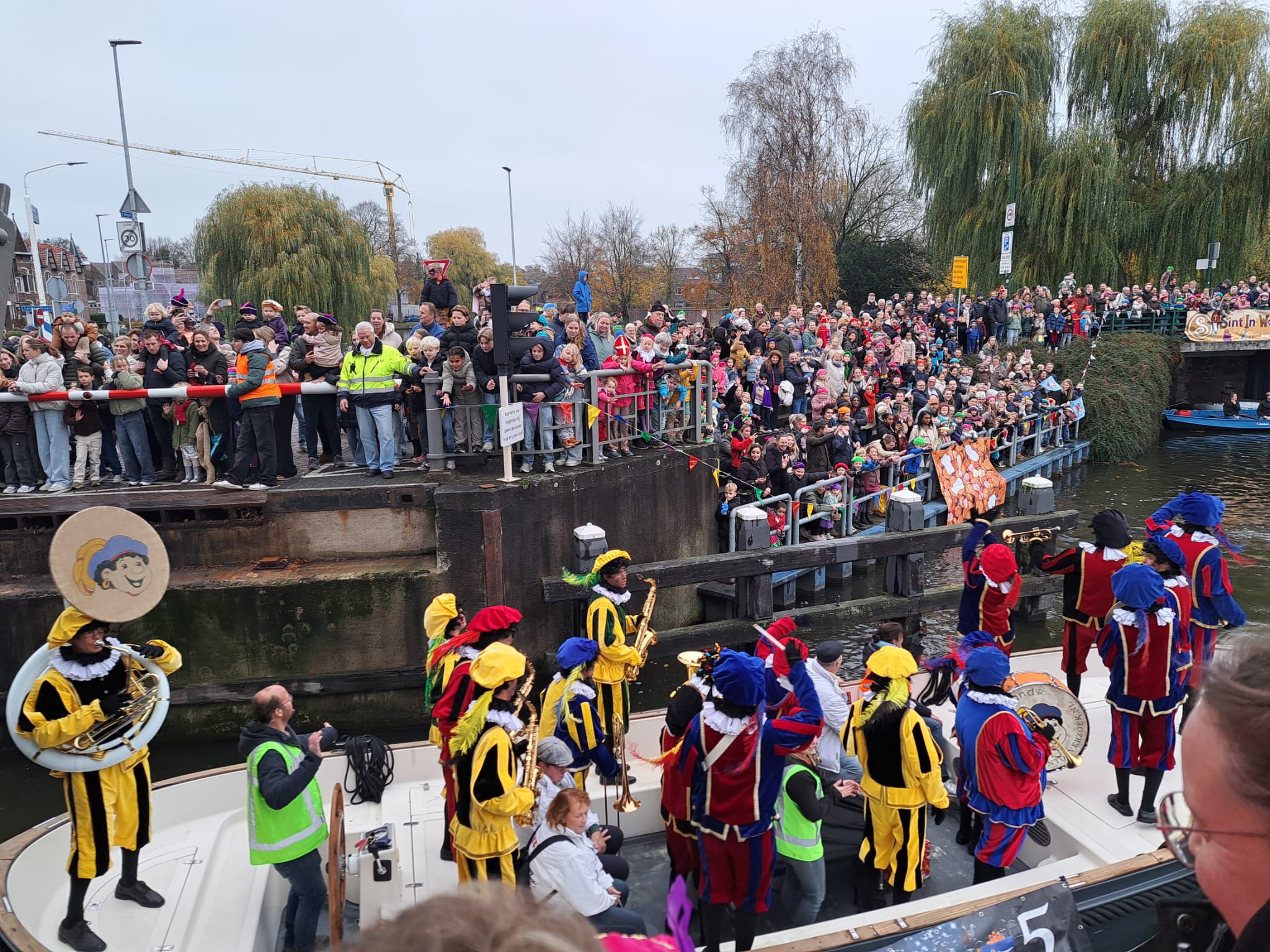 Welkom terug! Sinterklaas komt in Woerden aan (video)